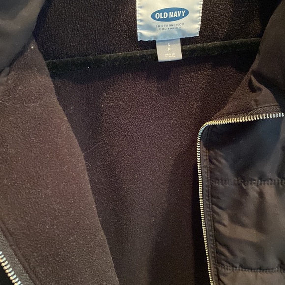 Old Navy Puffer Vest - Picture 4 of 6